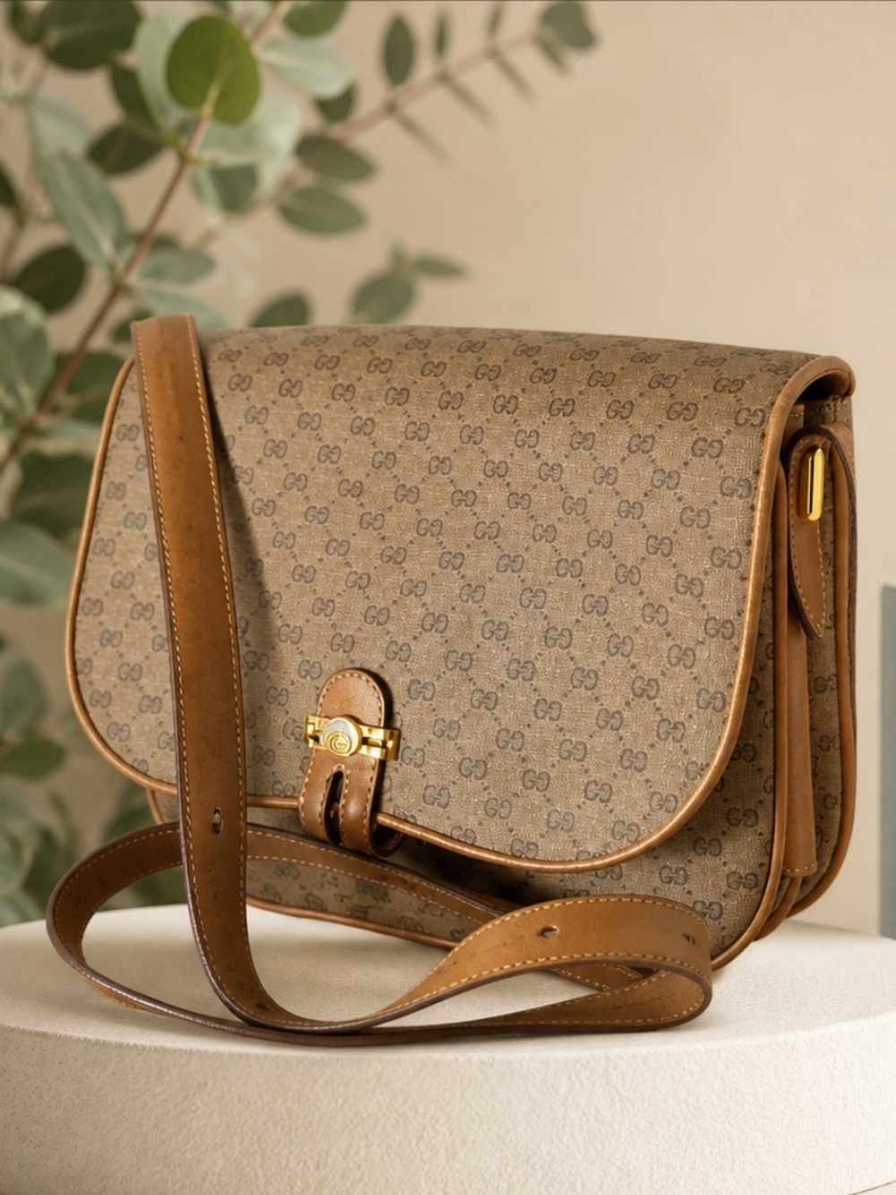 Authentic Gucci Leather Crossbody/Shoulder Bag.